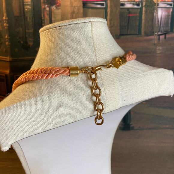 0023 Vintage 80s Monet Corded & Enameled Spring Floral Necklace Book Piece VG - Picture 3 of 8